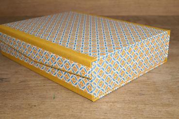Blue and yellow box "Schorsch", organizer